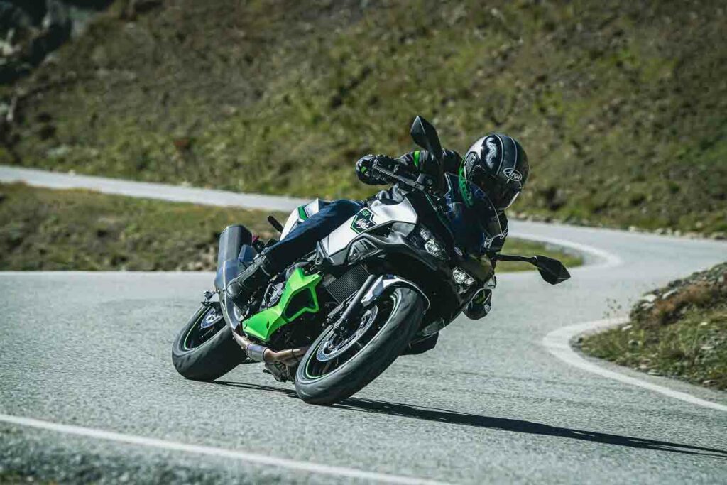 Kawasaki, pionera en su especie 13 Kawasaki HEV híbridas 2024