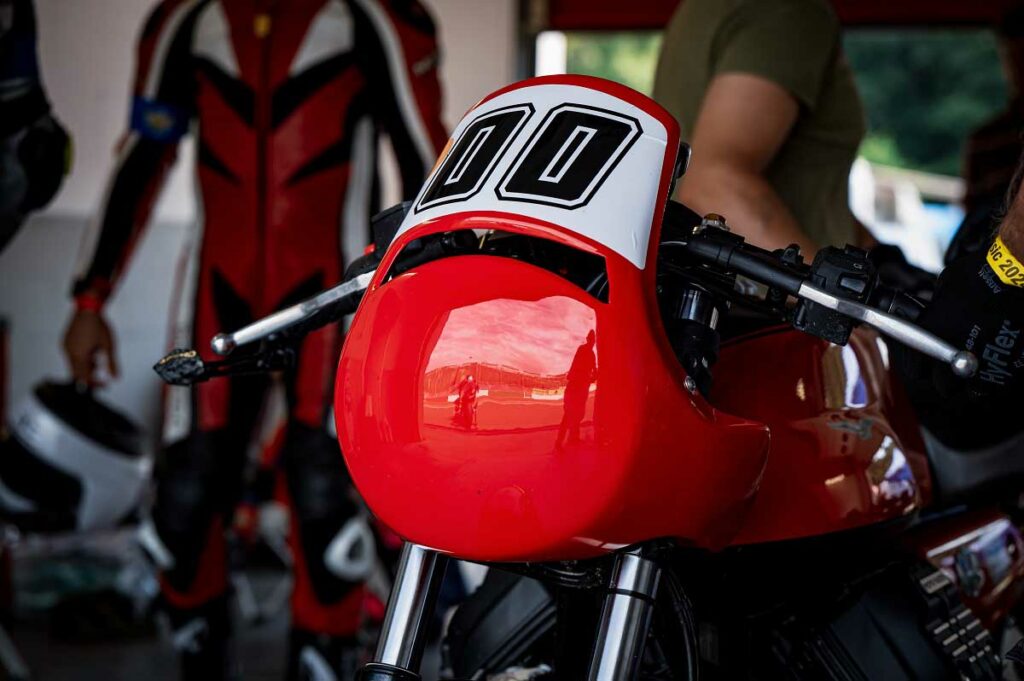 Moto Guzzi Fast Endurance 2024: el regreso a la competición en Varano 21 Moto Guzzi Fast Endurance 2024, circuito de Varano, Italia