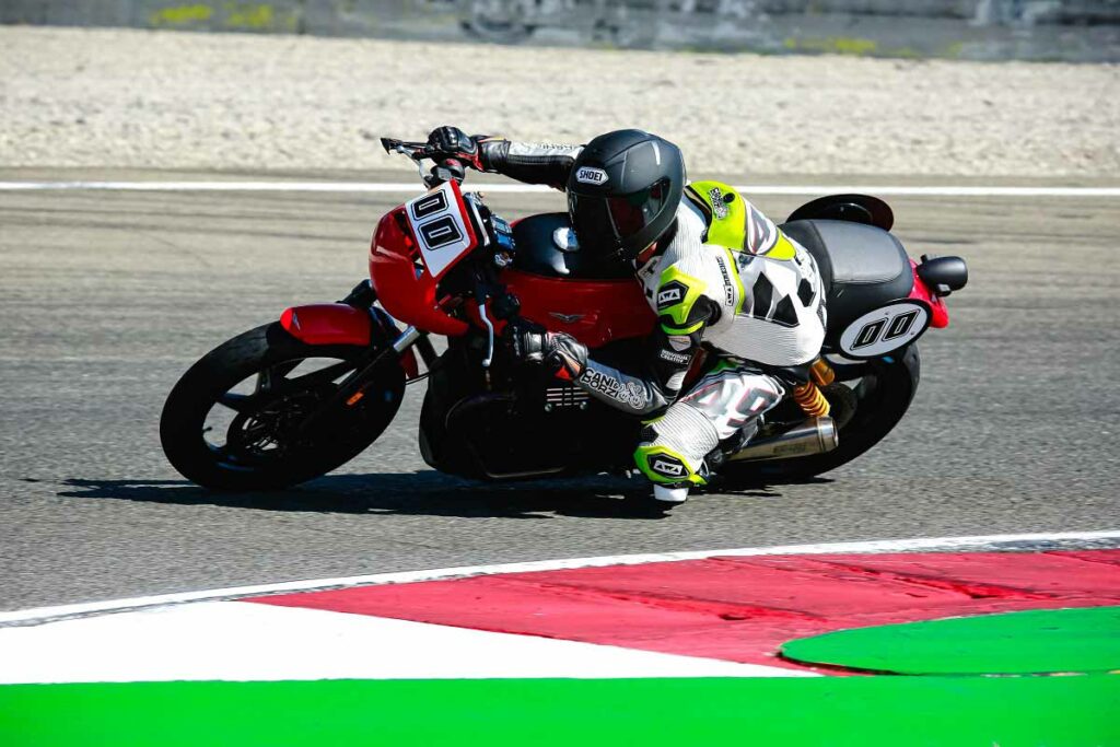 Moto Guzzi Fast Endurance 2024: el regreso a la competición en Varano 25 Moto Guzzi Fast Endurance 2024, circuito de Varano, Italia