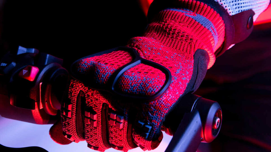 Motos, aventura y calor son compatibles con los nuevos guantes de SPIDI 11 Guantes adventure SPIDI verano