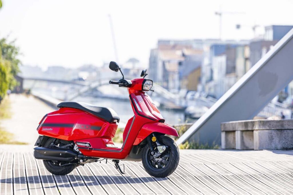 El Lambretta X300 es un nuevo rival peligroso para la reina de los scooter retro 11 Presentación Lambretta X300 2024