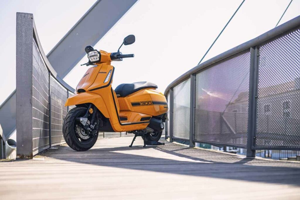 El Lambretta X300 es un nuevo rival peligroso para la reina de los scooter retro 12 Presentación Lambretta X300 2024