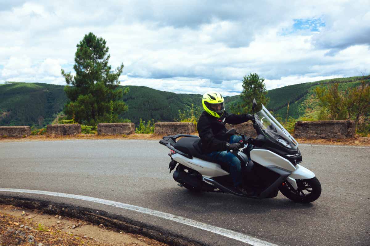 Este SYM despunta entre los scooters A2 y además tiene oferta: por 79 euros al mes, con seguro gratis