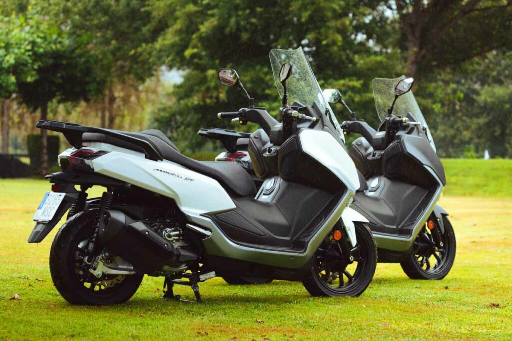 Probamos el SYM Maxsym GT 400 y se convierte en scooter para el carnet A2 de referencia en su cilindrada 12 Presentación SYM Maxsym 400 GT 2024