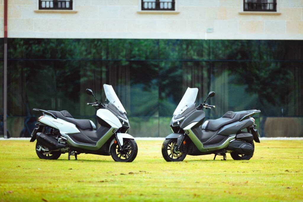 Probamos el SYM Maxsym GT 400 y se convierte en scooter para el carnet A2 de referencia en su cilindrada 11 Presentación SYM Maxsym 400 GT 2024