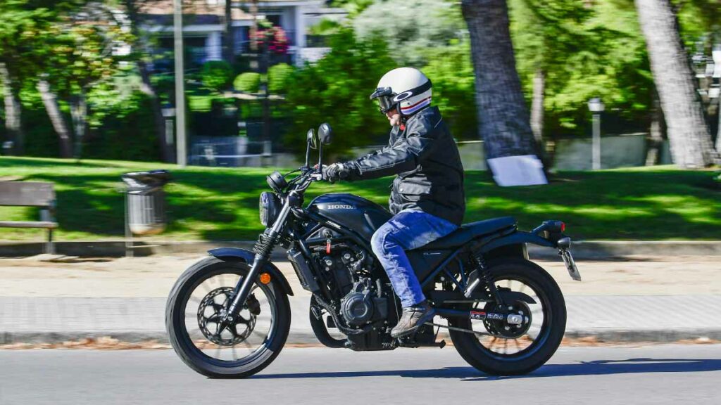 Probamos la Honda CL500, una moto de tipo scrambler retro, versátil y distintiva 20 Prueba Honda CL500 2024