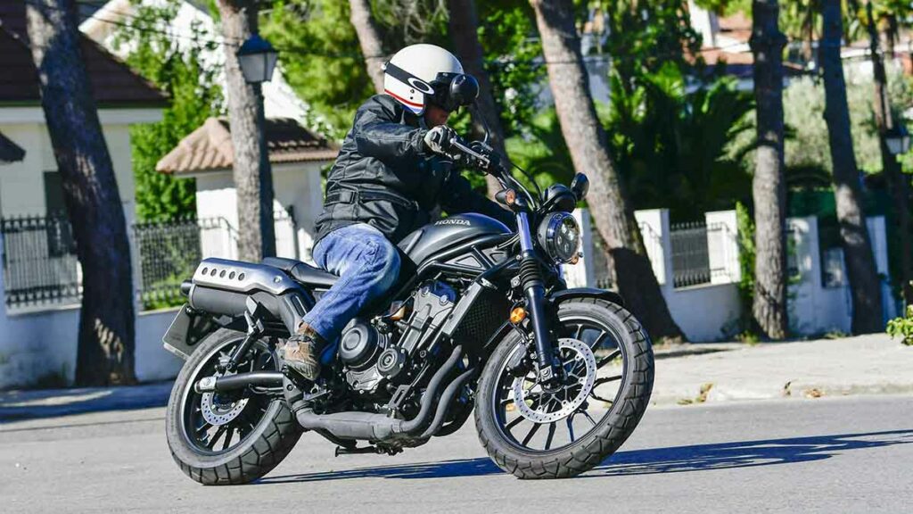 Probamos la Honda CL500, una moto de tipo scrambler retro, versátil y distintiva 17 Prueba Honda CL500 2024