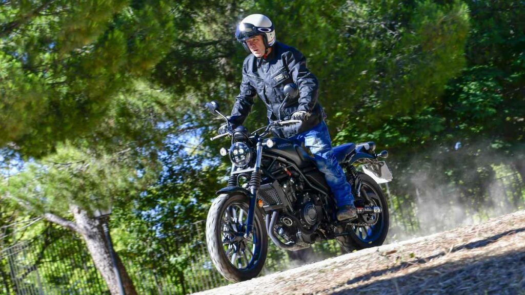 Probamos la Honda CL500, una moto de tipo scrambler retro, versátil y distintiva 16 Prueba Honda CL500 2024