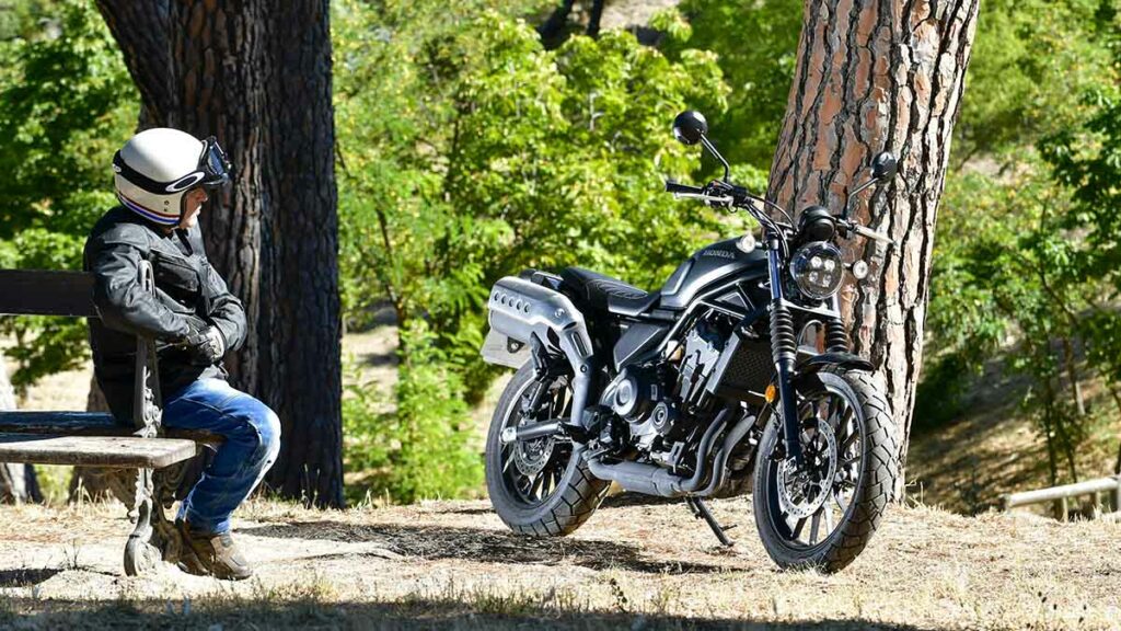 Probamos la Honda CL500, una moto de tipo scrambler retro, versátil y distintiva 19 Prueba Honda CL500 2024