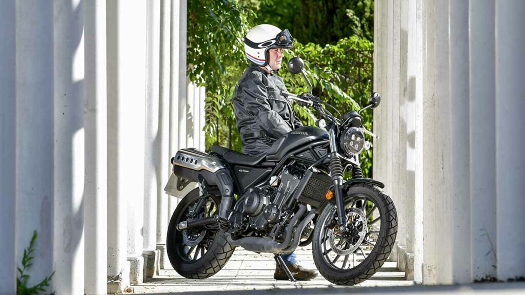 Probamos la Honda CL500, una moto de tipo scrambler retro, versátil y distintiva 12 Prueba Honda CL500 2024