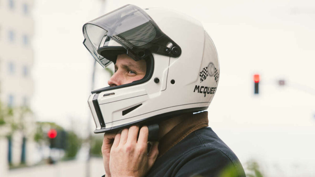 El casco más rebelde de Bell se actualiza: más seguro y más cómodo 12 Bell Eliminator 2024