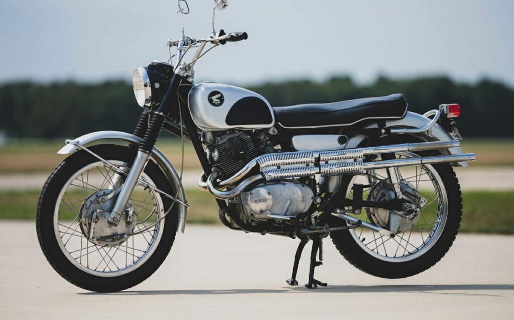 Probamos la Honda CL500, una moto de tipo scrambler retro, versátil y distintiva 11 Honda CL 77