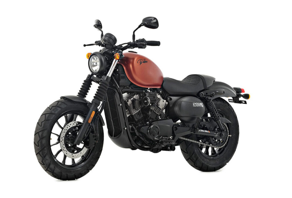 Con la oferta de esta Hyosung para el carnet B de coche, te moverás con una moto custom por menos dinero 11 Hyosung Bobber GV125S