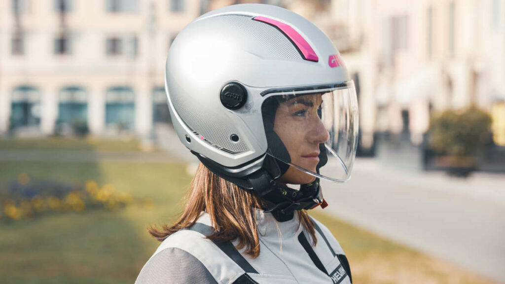 Así es el nuevo demi-jet de GIVI que también sirve para los más pequeños 1 Casco demi-jet GIVI 11.7