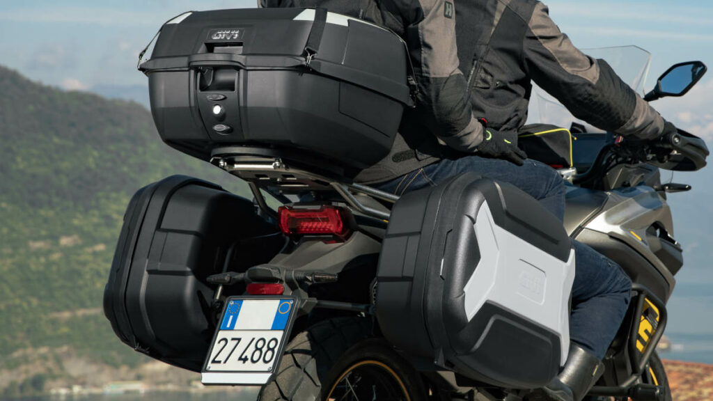 GIVI presenta las maletas definitivas para los más aventureros 10 Maletas GIVI Trekker Lite