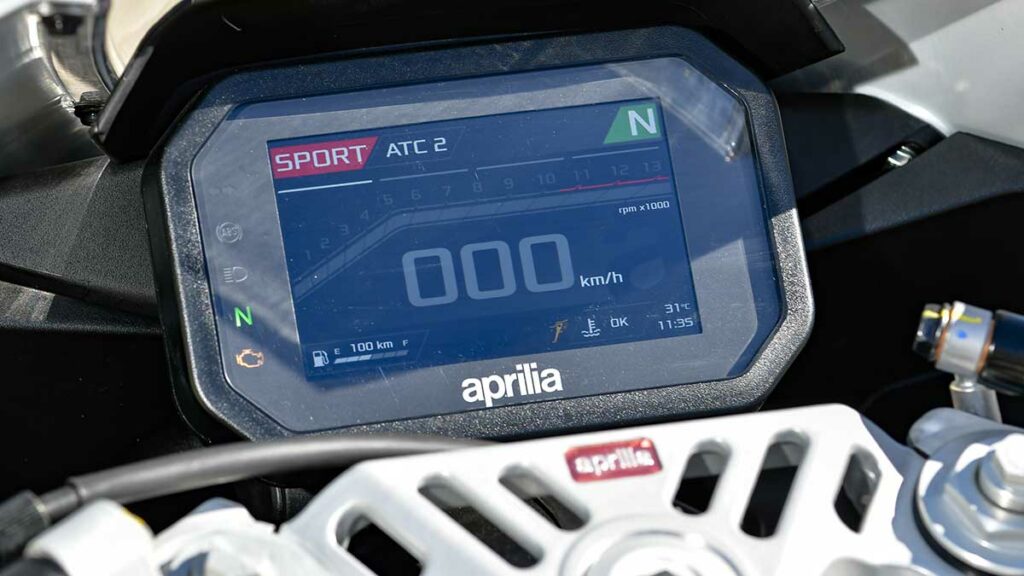 La RS 457 vuelve a colocar a Aprilia en el podio de las motos sport para el carnet A2 14 Prueba Aprilia RS 457 2024