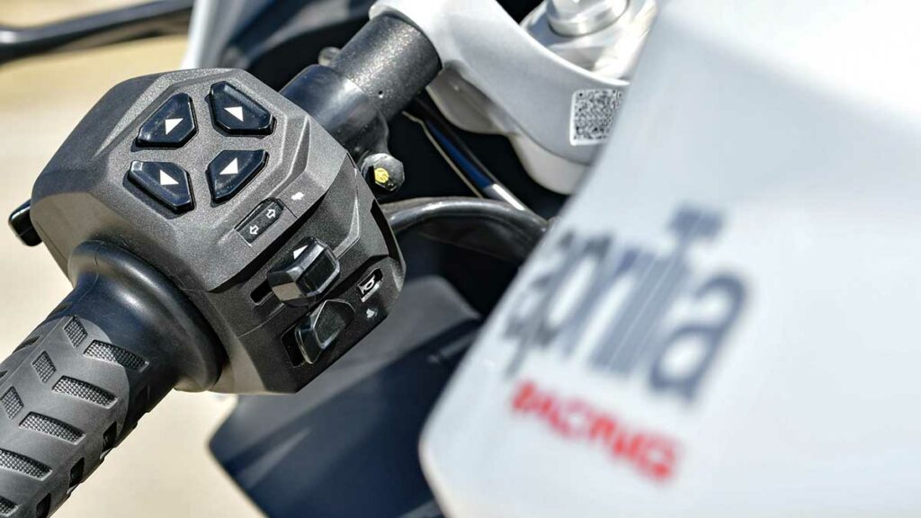 La RS 457 vuelve a colocar a Aprilia en el podio de las motos sport para el carnet A2 15 Prueba Aprilia RS 457 2024