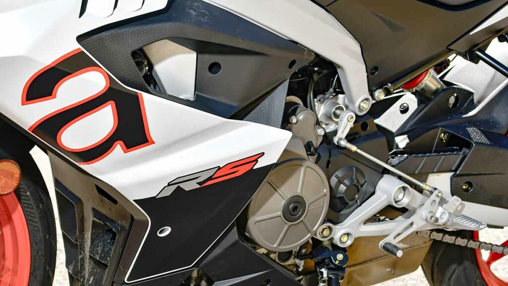 La RS 457 vuelve a colocar a Aprilia en el podio de las motos sport para el carnet A2 13 Prueba Aprilia RS 457 2024