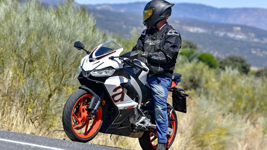 La RS 457 vuelve a colocar a Aprilia en el podio de las motos sport para el carnet A2 20 Prueba Aprilia RS 457 2024