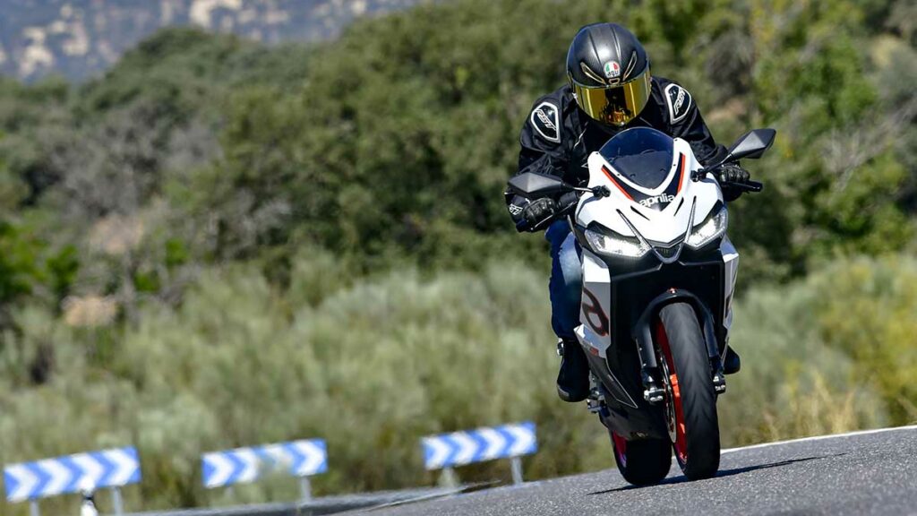 La RS 457 vuelve a colocar a Aprilia en el podio de las motos sport para el carnet A2 17 Prueba Aprilia RS 457 2024