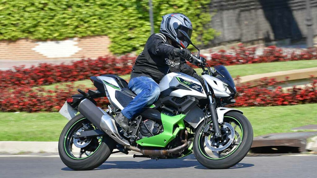 La Kawasaki Z7 Hybrid suma y potencia las ventajas de las motos eléctricas y de gasolina 20 Kawasaki Z7 Hybrid 2024