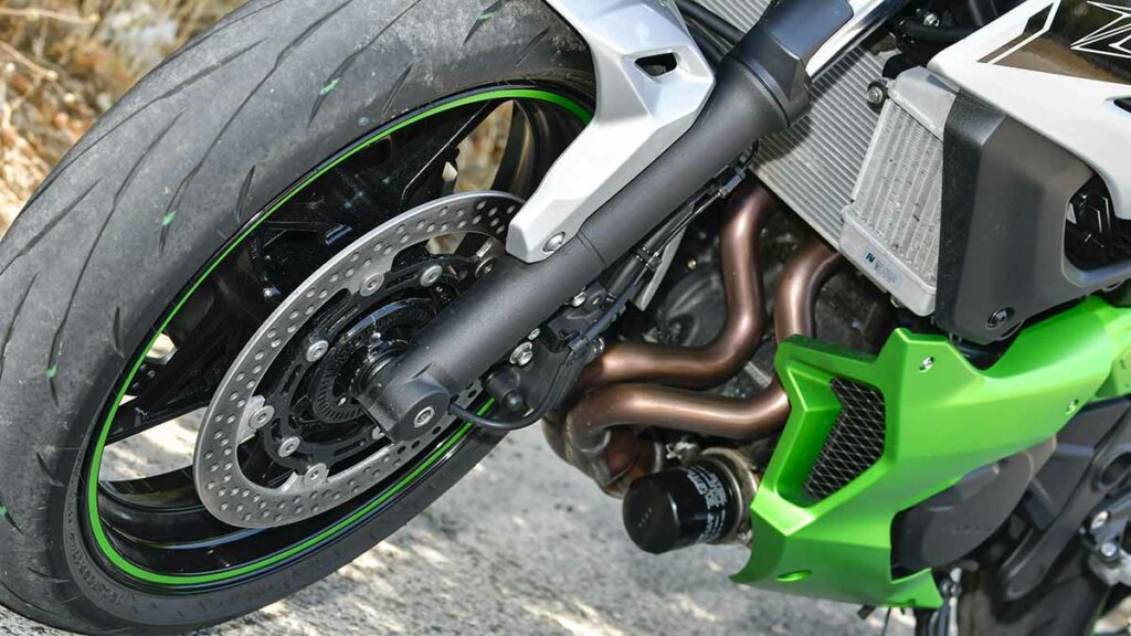 La Kawasaki Z7 Hybrid suma y potencia las ventajas de las motos eléctricas y de gasolina 14 Kawasaki Z7 Hybrid 2024