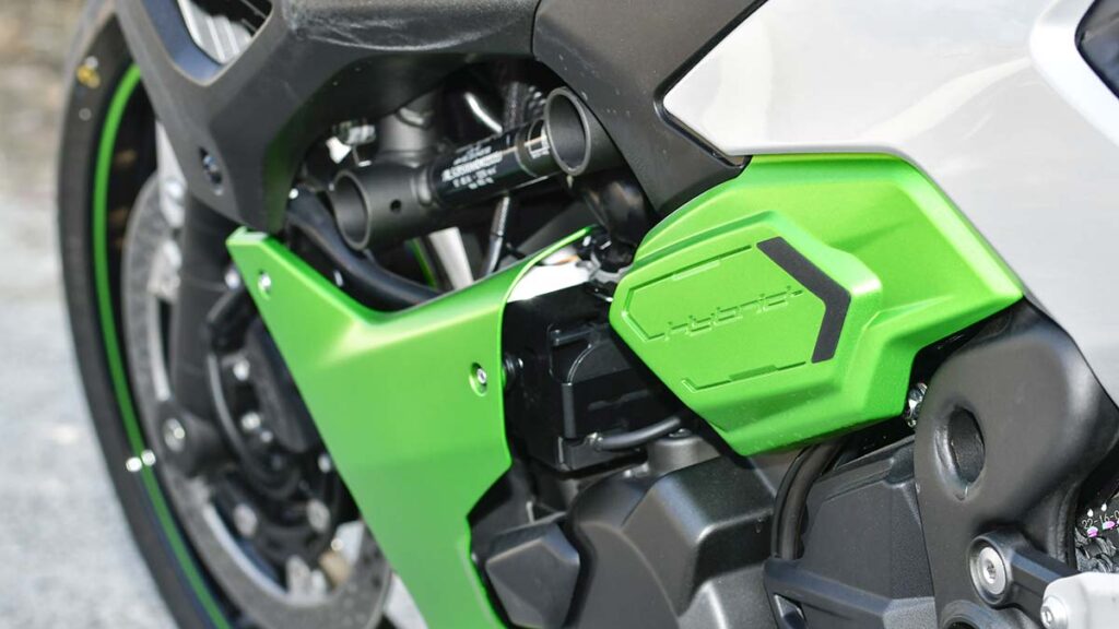 La Kawasaki Z7 Hybrid suma y potencia las ventajas de las motos eléctricas y de gasolina 18 Kawasaki Z7 Hybrid 2024