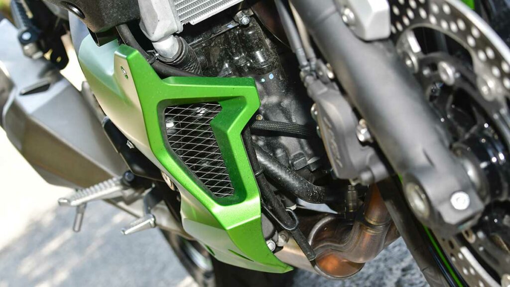 La Kawasaki Z7 Hybrid suma y potencia las ventajas de las motos eléctricas y de gasolina 16 Kawasaki Z7 Hybrid 2024