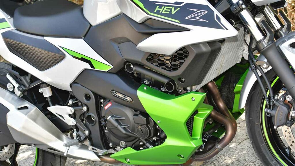 La Kawasaki Z7 Hybrid suma y potencia las ventajas de las motos eléctricas y de gasolina 15 Kawasaki Z7 Hybrid 2024