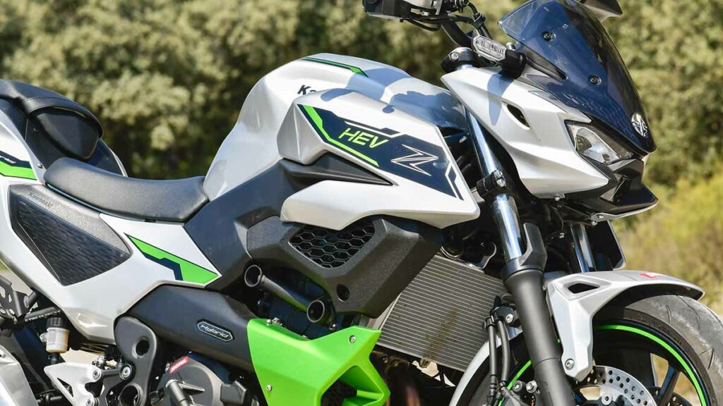 La Kawasaki Z7 Hybrid suma y potencia las ventajas de las motos eléctricas y de gasolina 13 Kawasaki Z7 Hybrid 2024