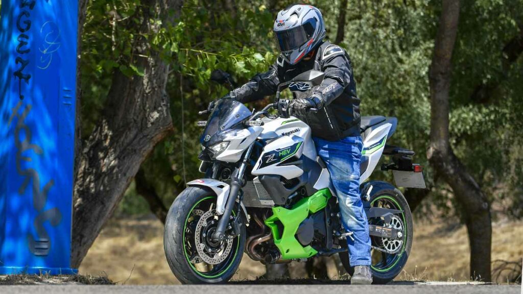 La Kawasaki Z7 Hybrid suma y potencia las ventajas de las motos eléctricas y de gasolina 30 Kawasaki Z7 Hybrid 2024