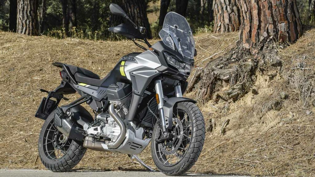 Renace la Moto Guzzi Stelvio como propuesta trail equilibrada en busca de la cumbre 12 Prueba Moto Guzzi Stelvio 2024