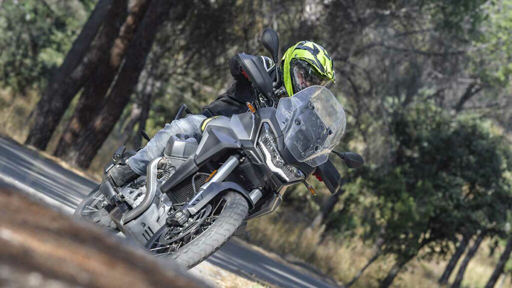 Renace la Moto Guzzi Stelvio como propuesta trail equilibrada en busca de la cumbre 20 Prueba Moto Guzzi Stelvio 2024
