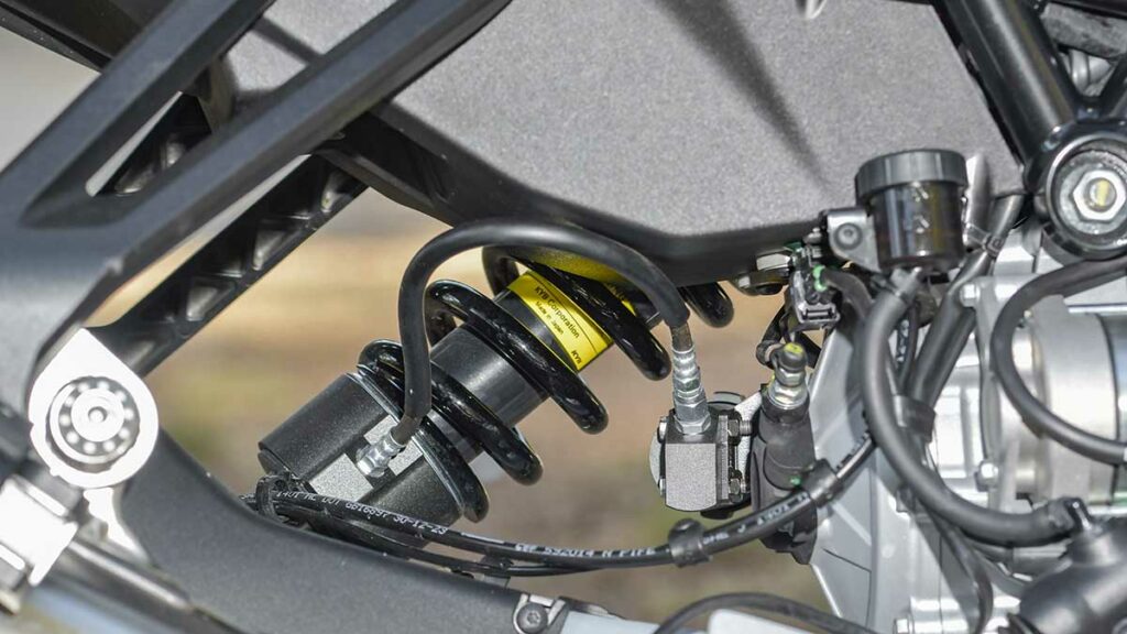 Renace la Moto Guzzi Stelvio como propuesta trail equilibrada en busca de la cumbre 16 Prueba Moto Guzzi Stelvio 2024