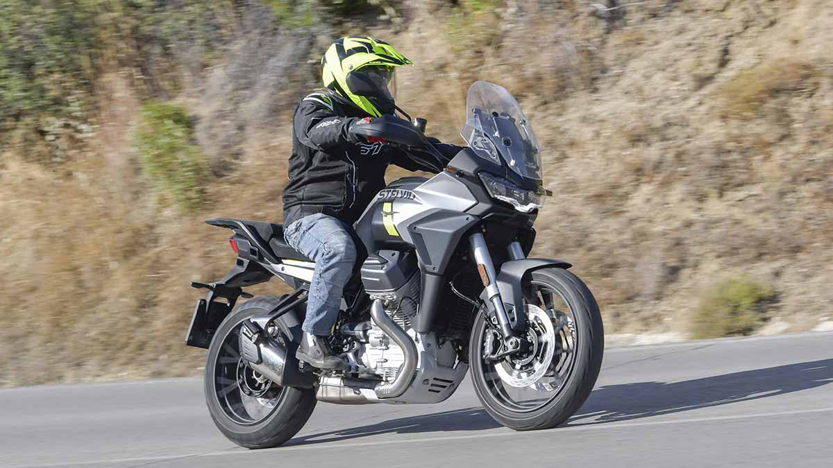 Hemos probado la Moto Guzzi Stelvio 2024 varios días y estos tres detalles nos han encantado 3 Prueba Moto Guzzi Stelvio 2024