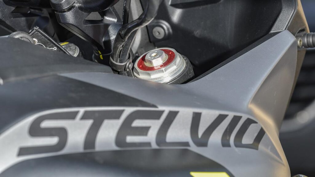 Renace la Moto Guzzi Stelvio como propuesta trail equilibrada en busca de la cumbre 13 Prueba Moto Guzzi Stelvio 2024