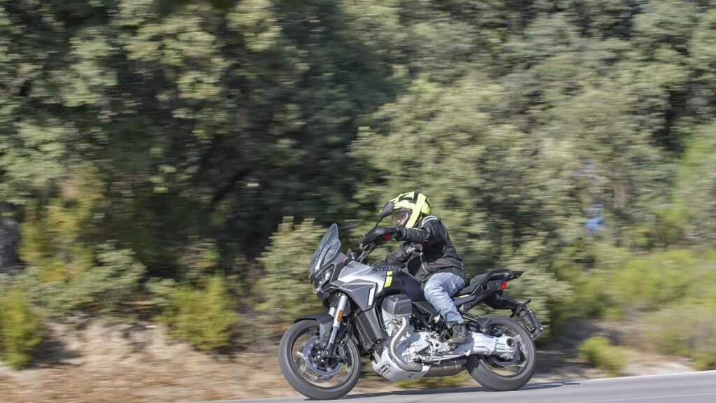 Renace la Moto Guzzi Stelvio como propuesta trail equilibrada en busca de la cumbre 21 Prueba Moto Guzzi Stelvio 2024