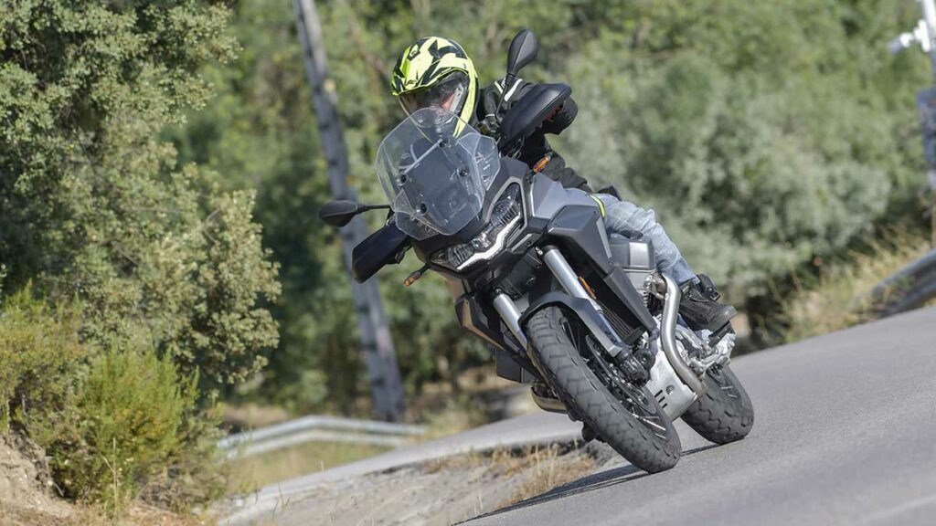 Renace la Moto Guzzi Stelvio como propuesta trail equilibrada en busca de la cumbre 19 Prueba Moto Guzzi Stelvio 2024