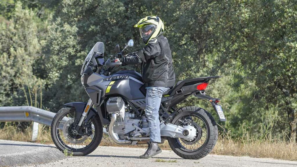 Hemos probado la Moto Guzzi Stelvio 2024 varios días y estos tres detalles nos han encantado 11 Prueba Moto Guzzi Stelvio 2024
