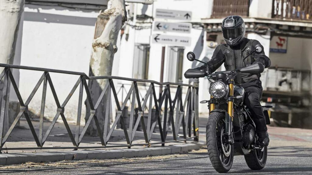 Triumph pone en bandeja para usuarios del carnet A2 el concepto scrambler en una moto excepcional, polivalente y divertida 19 Prueba Triumph Scrambler 400 X 2024