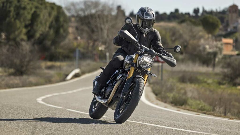 Triumph pone en bandeja para usuarios del carnet A2 el concepto scrambler en una moto excepcional, polivalente y divertida 16 Prueba Triumph Scrambler 400 X 2024
