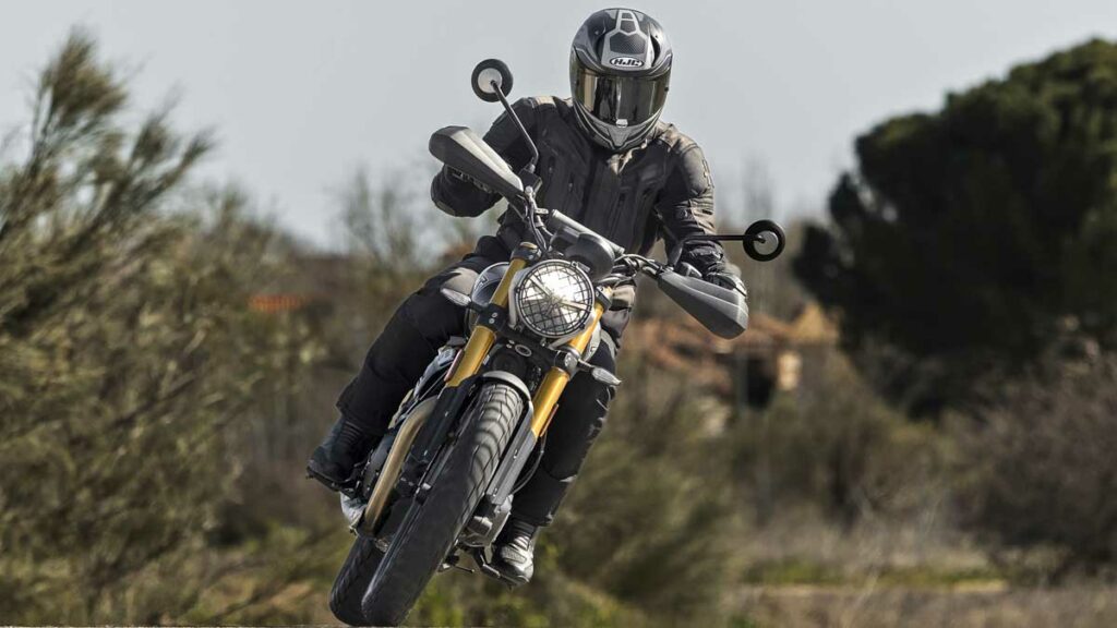 Triumph pone en bandeja para usuarios del carnet A2 el concepto scrambler en una moto excepcional, polivalente y divertida 18 Prueba Triumph Scrambler 400 X 2024