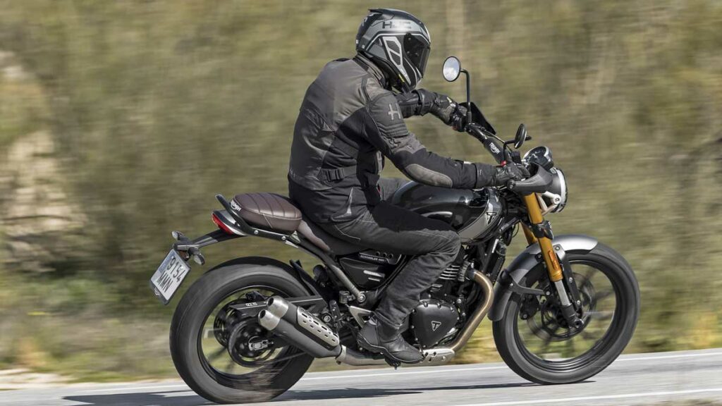 Triumph pone en bandeja para usuarios del carnet A2 el concepto scrambler en una moto excepcional, polivalente y divertida 14 Prueba Triumph Scrambler 400 X 2024
