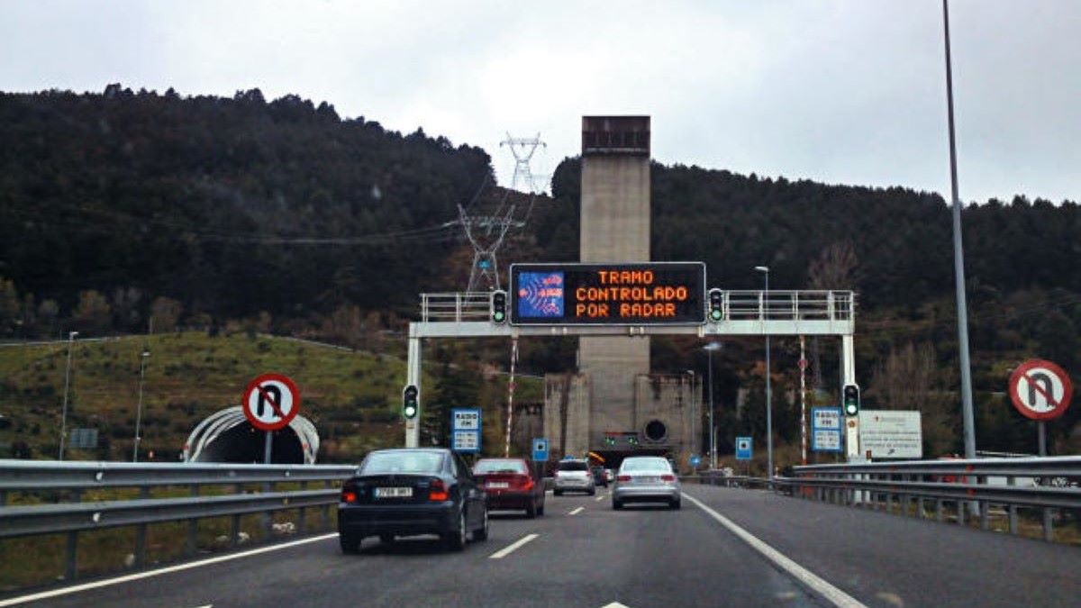 Estos son los radares de velocidad de la DGT que hay en la autopista AP-6 1 radares de tramo 1