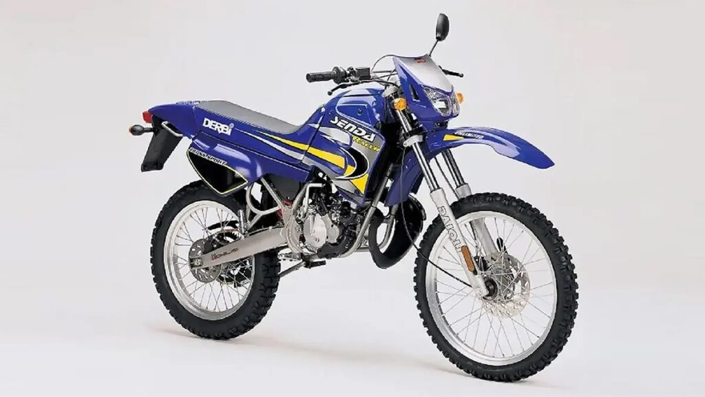 Cinco motos con las que soñaban los jóvenes de los 90 para empezar a montar 14 Derbi Senda 49