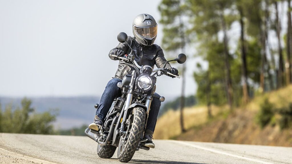 Probamos la nueva moto de Macbor para el carnet A2 que nace en España con pasaporte de China, habla inglés y tiene un precio difícil de creer 21 Fotos primera prueba Macbor Rockster 410 2024