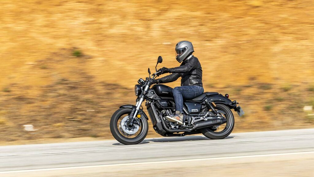 Probamos la nueva moto de Macbor para el carnet A2 que nace en España con pasaporte de China, habla inglés y tiene un precio difícil de creer 20 Fotos primera prueba Macbor Rockster 410 2024