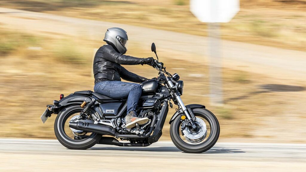 Probamos la nueva moto de Macbor para el carnet A2 que nace en España con pasaporte de China, habla inglés y tiene un precio difícil de creer 26 Fotos primera prueba Macbor Rockster 410 2024