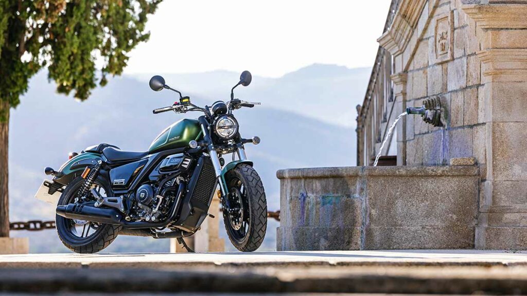 Probamos la nueva moto de Macbor para el carnet A2 que nace en España con pasaporte de China, habla inglés y tiene un precio difícil de creer 23 Fotos primera prueba Macbor Rockster 410 2024