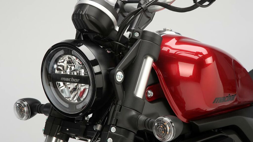 Probamos la nueva moto de Macbor para el carnet A2 que nace en España con pasaporte de China, habla inglés y tiene un precio difícil de creer 17 Fotos primera prueba Macbor Rockster 410 2024